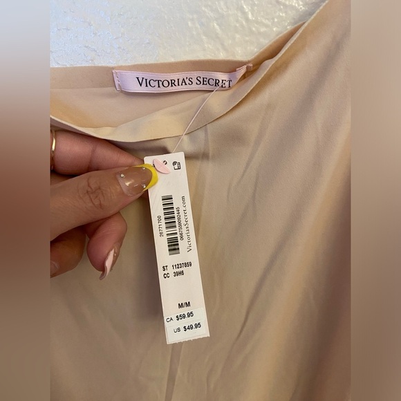 Victoria's Secret - Picture 5 of 6